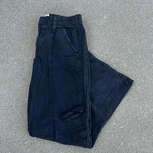 Women’s black Urban Outfitters low waisted baggy cargo pants